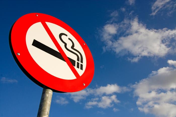 No smoking road sign.