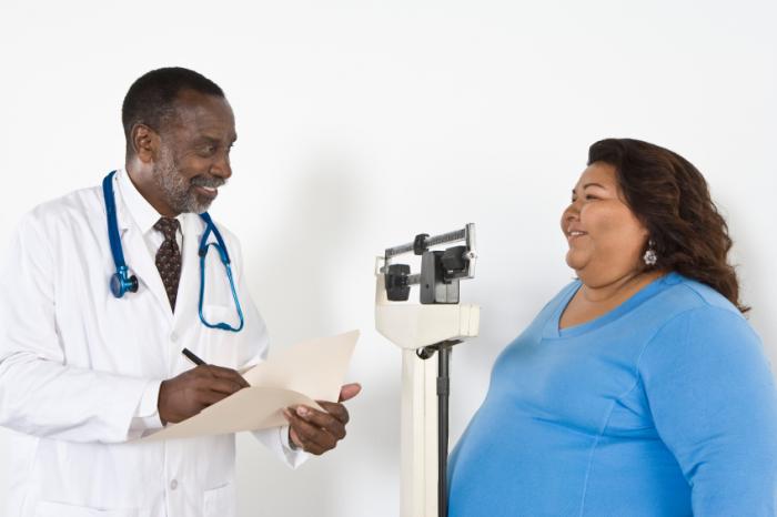 [Obese woman and doctor]